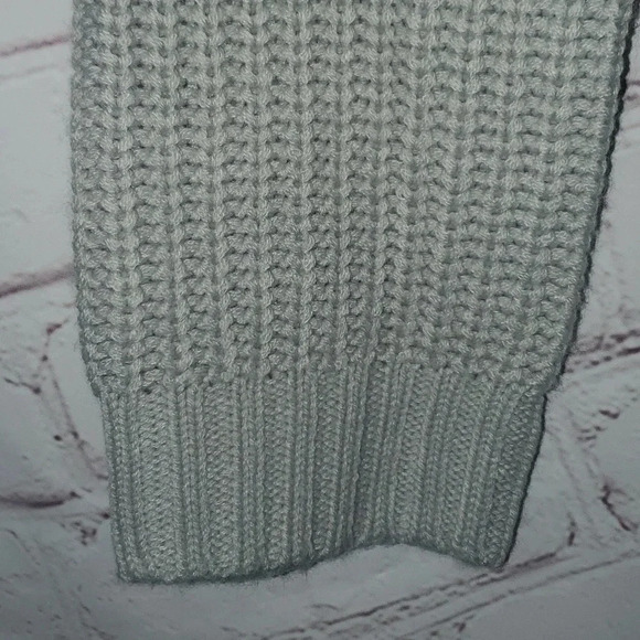 Glitzy Girlz Gray Cold Shoulder Sweater Women's Size 1x - Picture 12 of 16